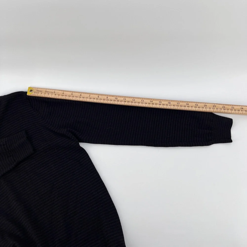 Saks Fifth Avenue Mens Merino Wool Blend V-Neck Striped Sweater Purple Black M‎